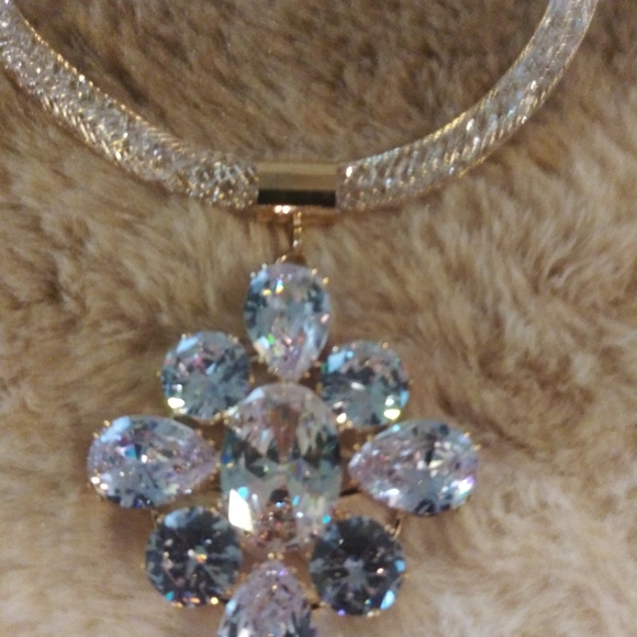 White Austrian Crystal Flower Pendant Necklace 21Inch - Picture 10 of 16